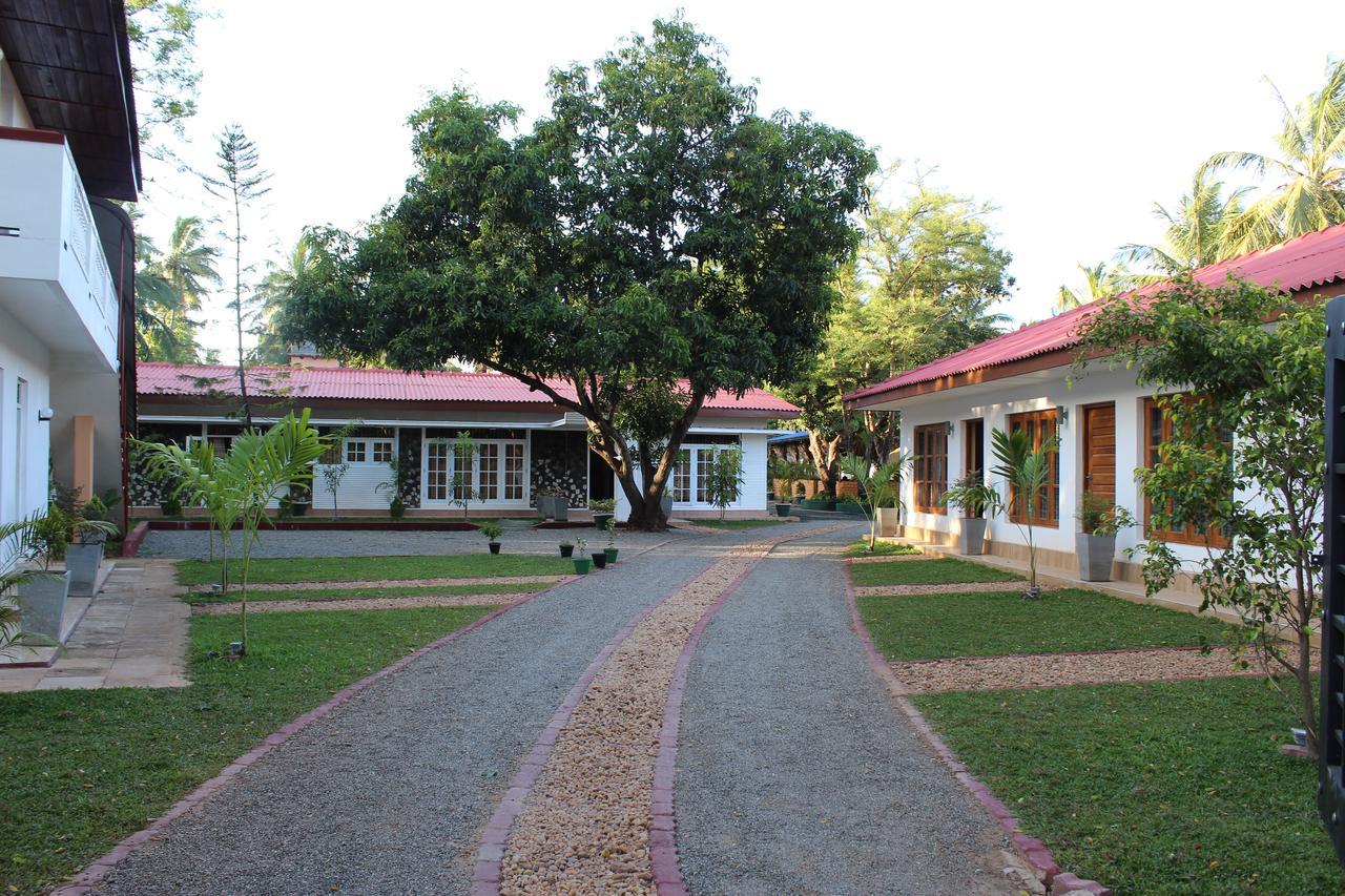 Nirmala Hotel And Restaurant Полоннарува Экстерьер фото