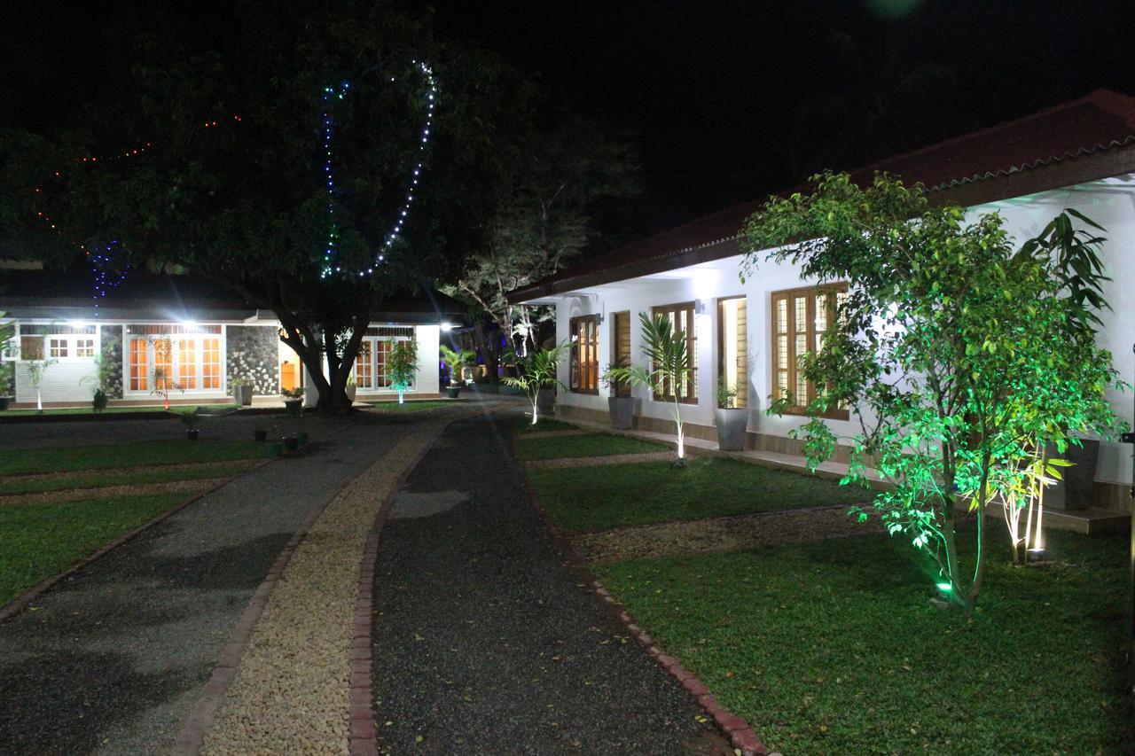 Nirmala Hotel And Restaurant Полоннарува Экстерьер фото