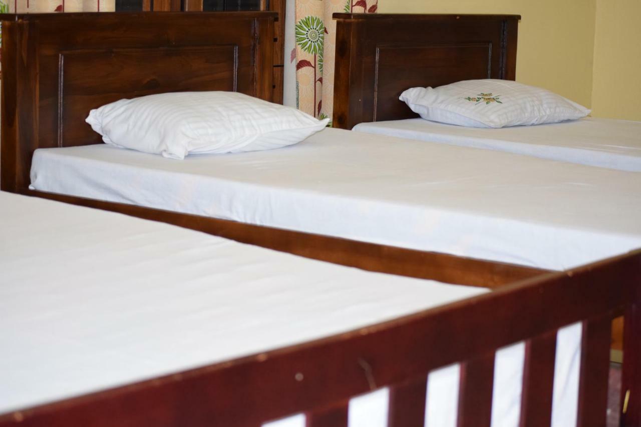 Nirmala Hotel And Restaurant Полоннарува Экстерьер фото